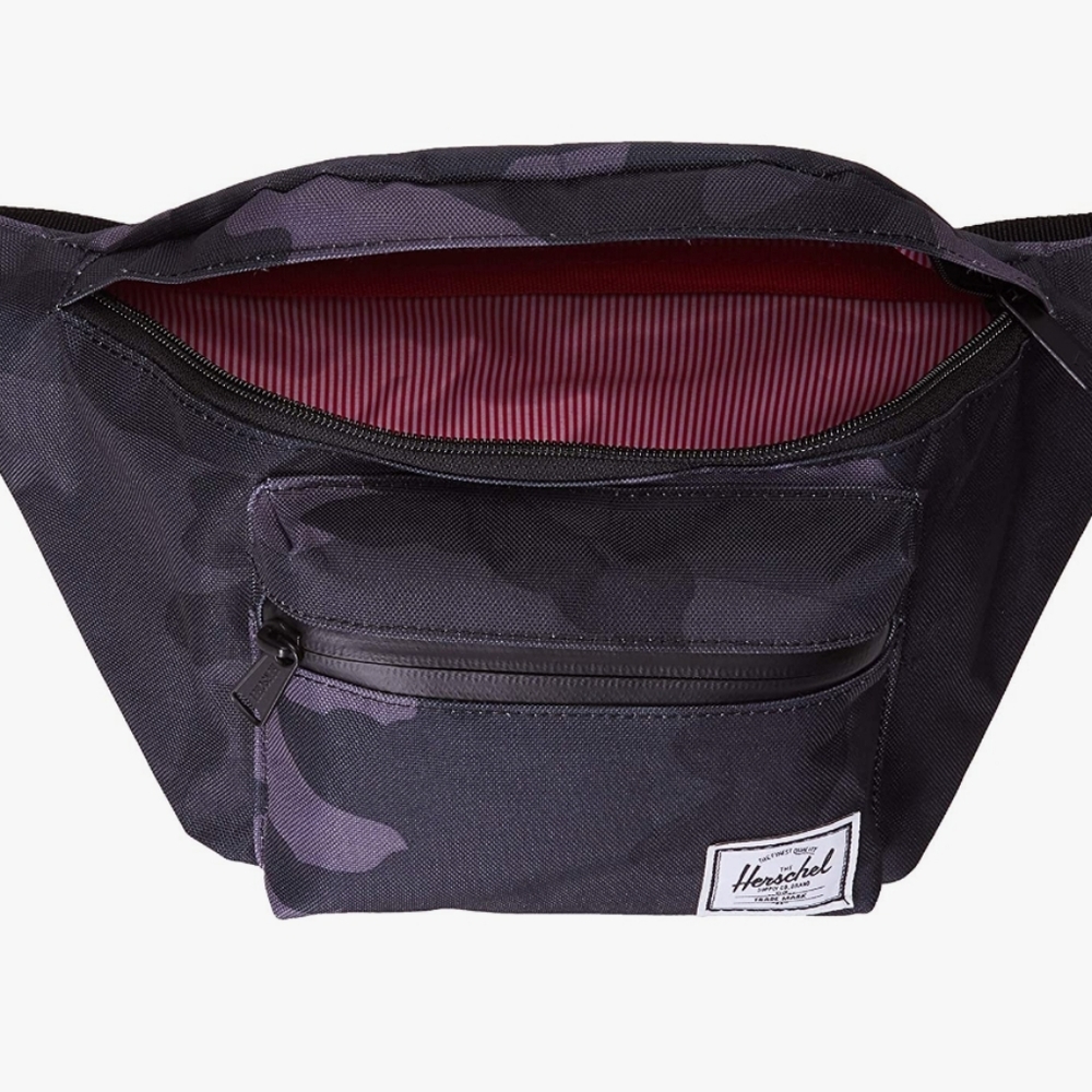 Used Herschel Seventeen Waist Pack, Night Camo, 3.5L